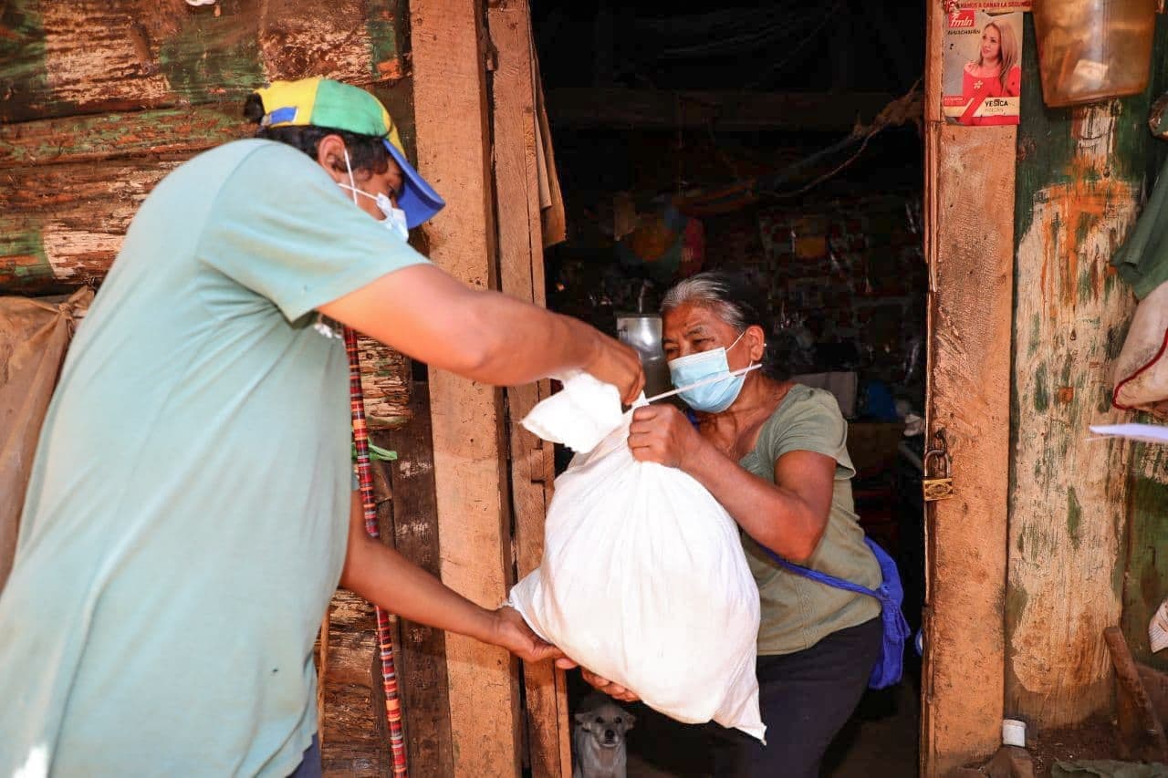 Familias en caserío Las Piedras, Ahuachapán, reciben paquetes alimentarios del Gobierno familias-en-caserio-las-piedras-ahuachapan-reciben-paquetes-alimentarios-del-gobierno